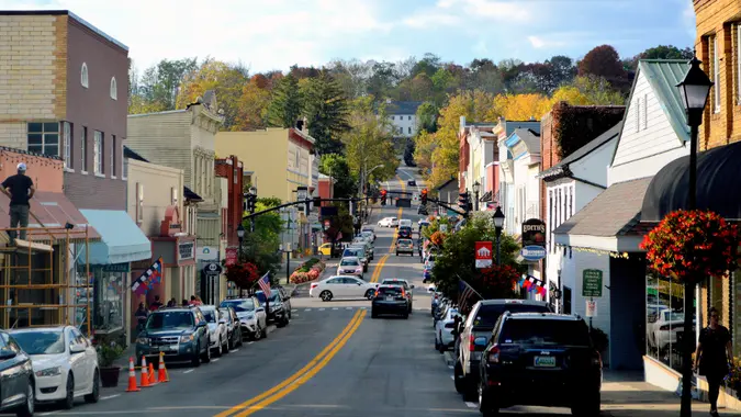 10 Rich Small Towns Where Average Rent Costs More Than $10,000