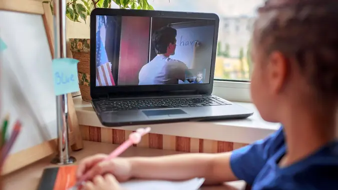English class with student tutor online.