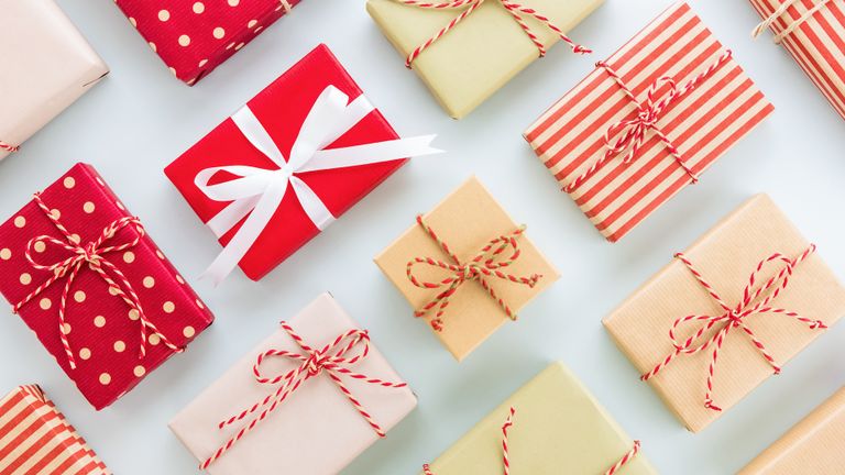 Etiquette Rules You Need To Know if You're Ordering Gifts Online