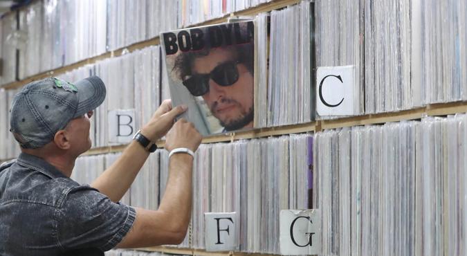 Mandatory Credit: Photo by Yonhap/EPA/Shutterstock (8368141a)A Customer Looks at a Bob Dylan Album at a Record Shop in Seoul South Korea 14 October 2016 Dylan's 'Knockin' on Heaven's Door' Placed Third on the Top 100 Chart For Foreign Songs on the Nation's Largest Portal Naver when the News of the Us Singer-songwriter Winning the Nobel Literature Prize Hit the Nation Korea, Republic of SeoulSouth Korea Music Bob Dylan - Oct 2016.