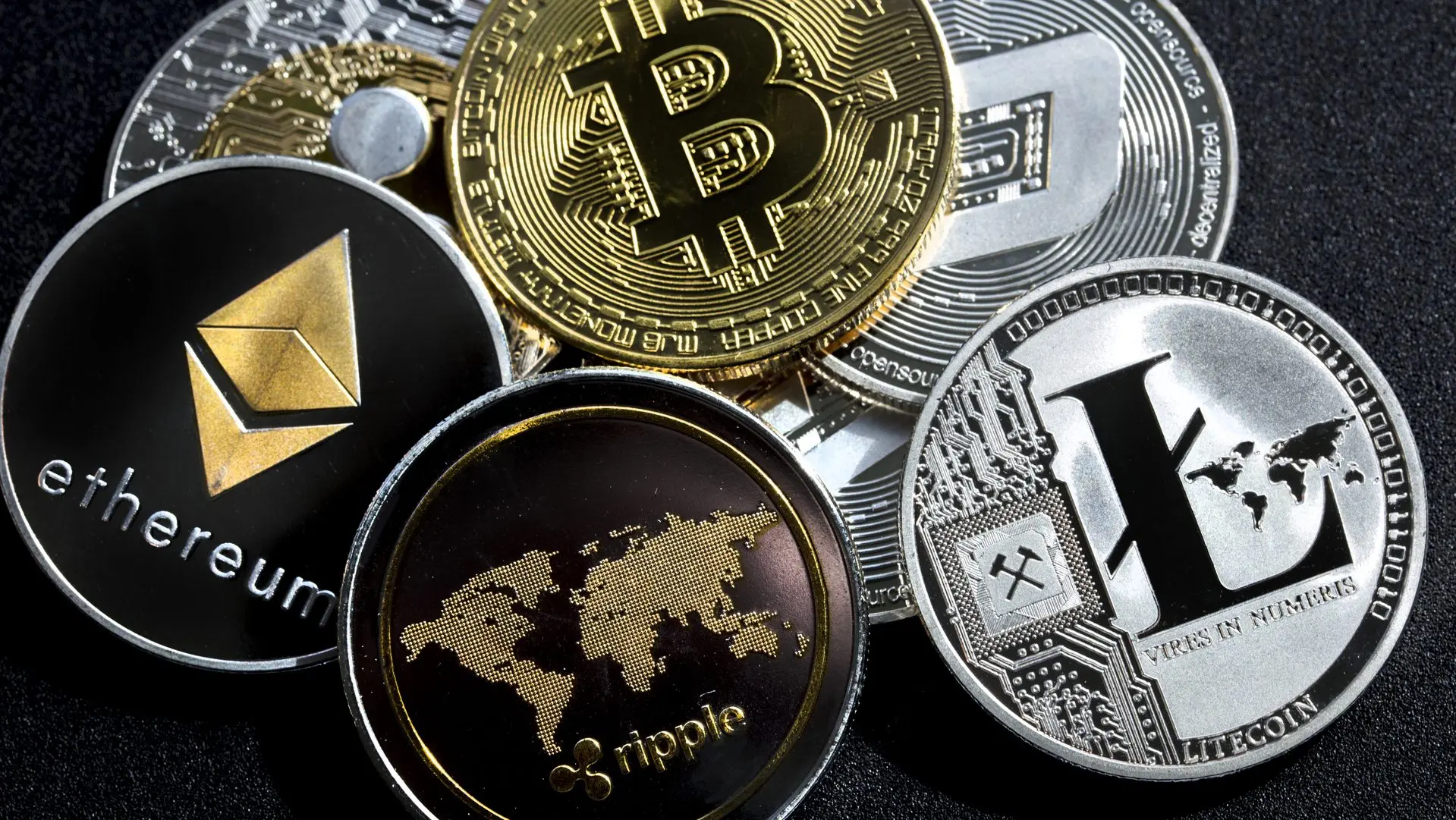 Coinbase, Binance Crash as Investors Sell Off Crypto