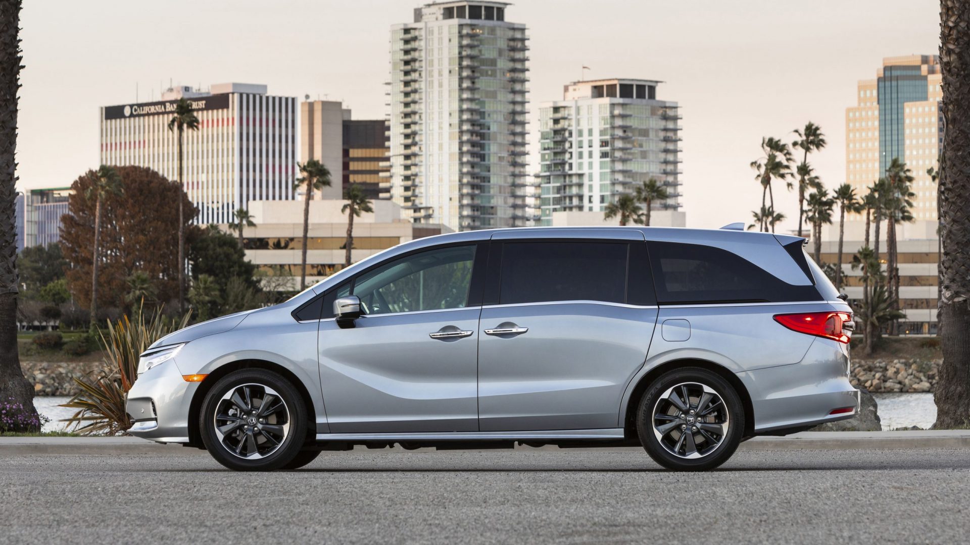 I’m a Car Expert: 5 Affordable Minivans That Are Better Than SUVs