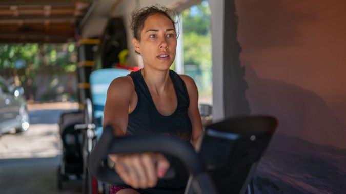 An athletic woman strives to stay physically active and healthy while quarantining at home during the COVID-19 pandemic.
