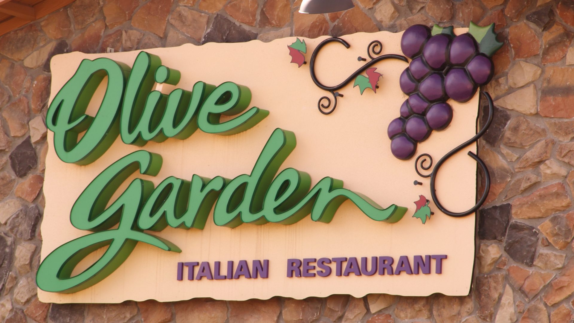 How Olive Garden Keeps Blooming - WSJ