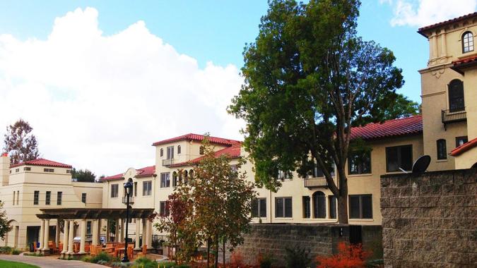 A_walkway_in_Pomona_College wiki A_walkway_in_Pomona_College wiki
