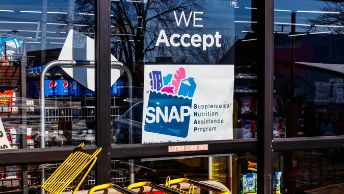 Muncie - Circa January 2018: A Sign at a Retailer - We Accept SNAP.