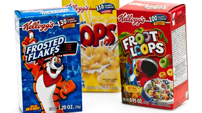 "Box, Carton, Cereal, kelloggs, American Cuisine, American Culture, USA, Multi Colored, Color Image, Studio Shot, Nobody, Isolated, Isolated On White, Still Life, Product Shot, Editorial, flakes, Breakfast, Sweet Food, Healthy Eating, Froot Loops, Horizontal, Freshness, Three Objects, Variation, Frosted Flakes, Corn Loops"