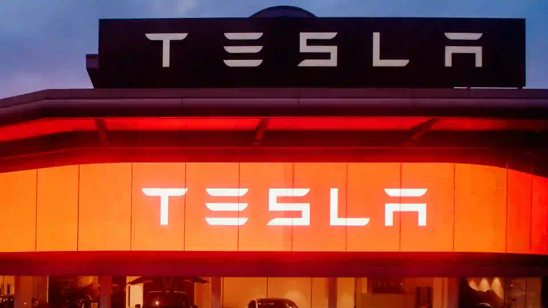 How Would Your Tesla Stock Fare If Elon Musk Stepped Down?