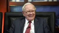 Why Warren Buffett Now Holds More Cash Than the Fed — What That Signals About the Market