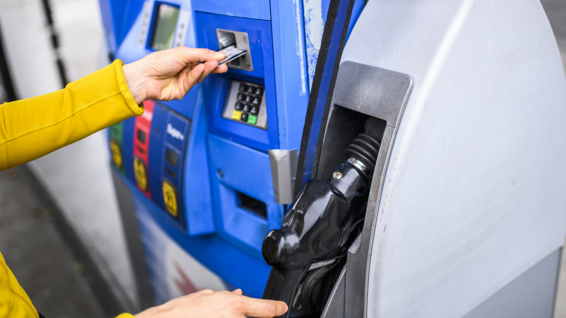 10 Best Credit Cards for Buying Gas