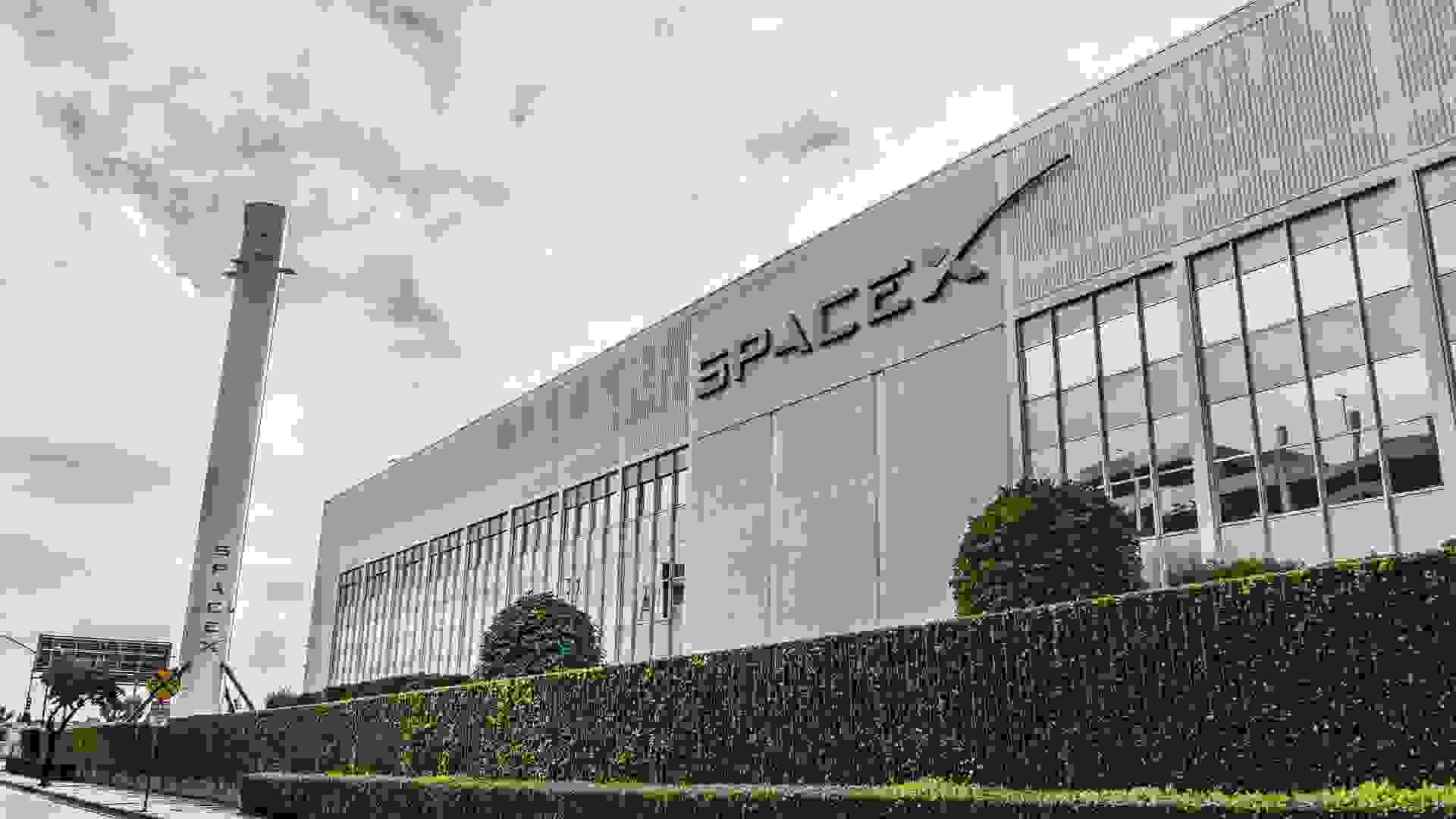 Dec 8, 2019 Hawthorne / Los Angeles / CA / USA - SpaceX (Space Exploration Technologies Corp.