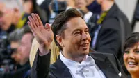Elon Musk’s First Meeting With Twitter Staff Leaves Some Questions Unanswered