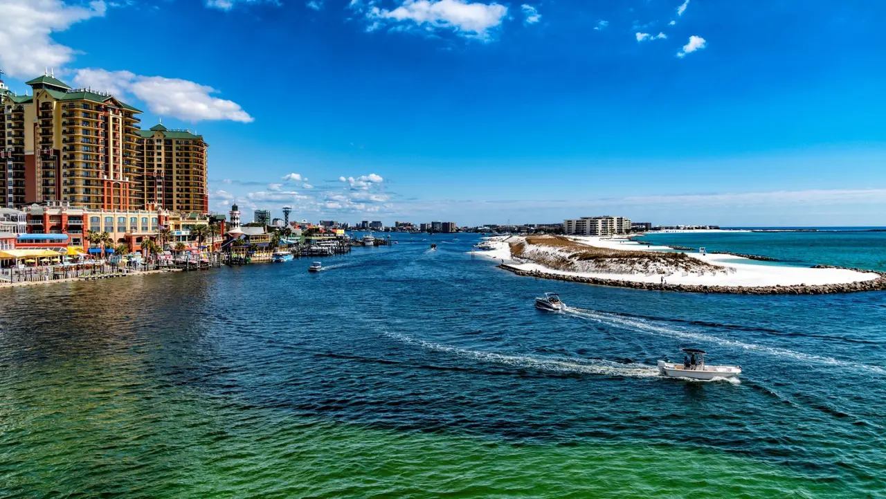 Coastal scenic view of the town of Destin, Florida along Destin Harbor.
