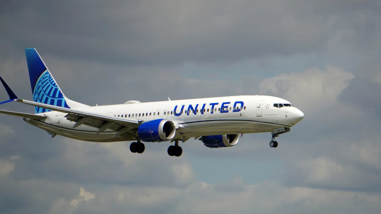 United Airlines Boeing 737 MAX 9 airplane prepares for landing at Chicago O'Hare Interational Airport.