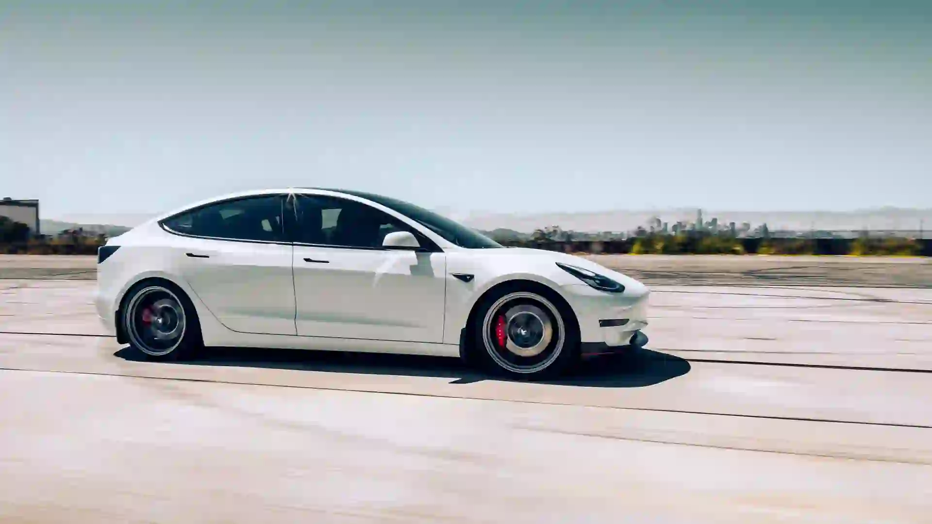 4 Reasons That the Rich Purchase Teslas — Are They the Same for the Middle Class?