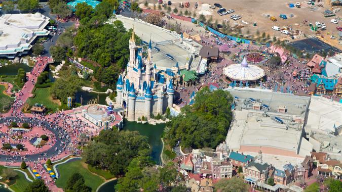 Walt Disney World vs. Disneyland 2024: What’s Better for Your Money?