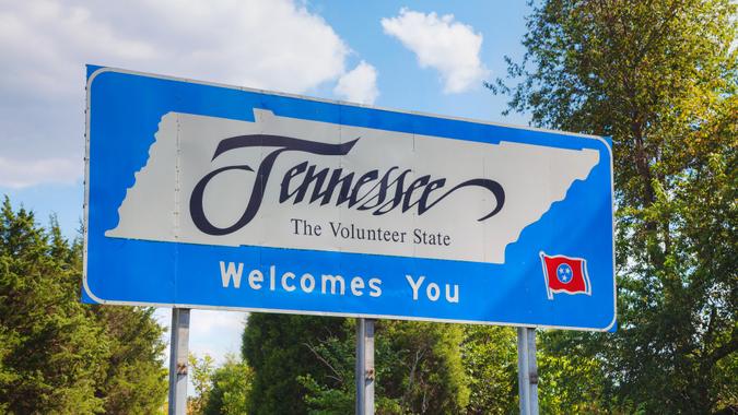 Tennessee welcomes you sign at he state border.
