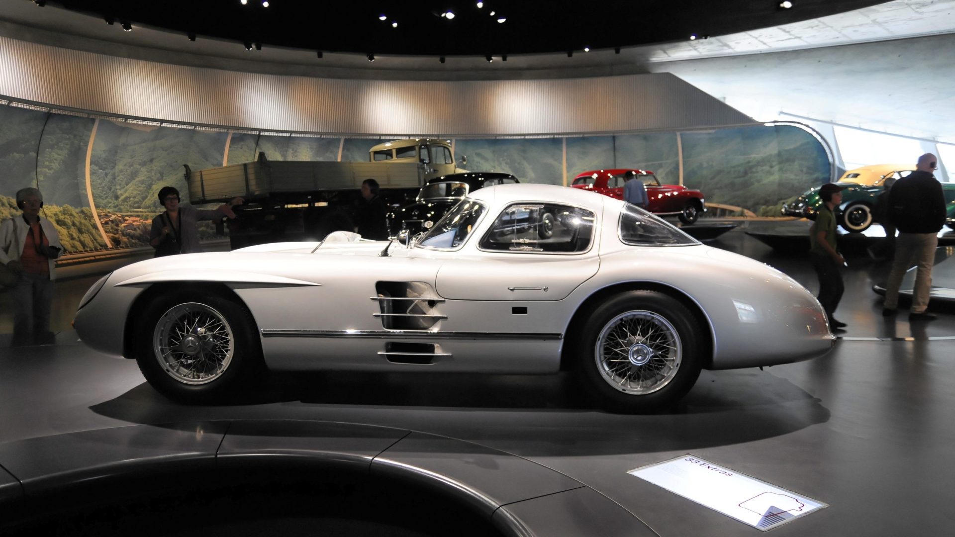 1955 Mercedes Benz 300 SLR Uhlenhaut Shutterstock Editorial 5298523a Scaled E1663605464774 