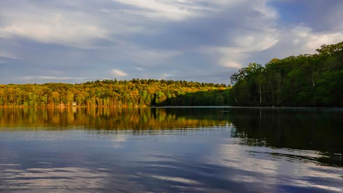 Cream Hill Lake, Connecticut, USA.