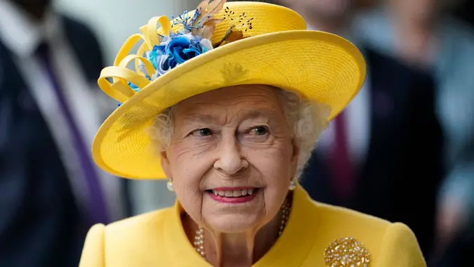 Mandatory Credit: Photo by Andrew Matthews/WPA Pool/Shutterstock (12943500ae)Queen Elizabeth II at Paddington station in London, to mark the completion of London's Crossrail projectQueen Elizabeth II marks the completion of Crossrail, Paddington Station, London, UK - 17 May 2022.