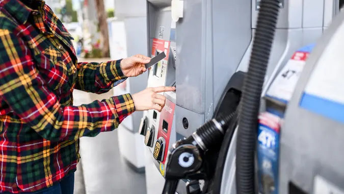The Pros and Cons of Gas Rewards Credit Cards
