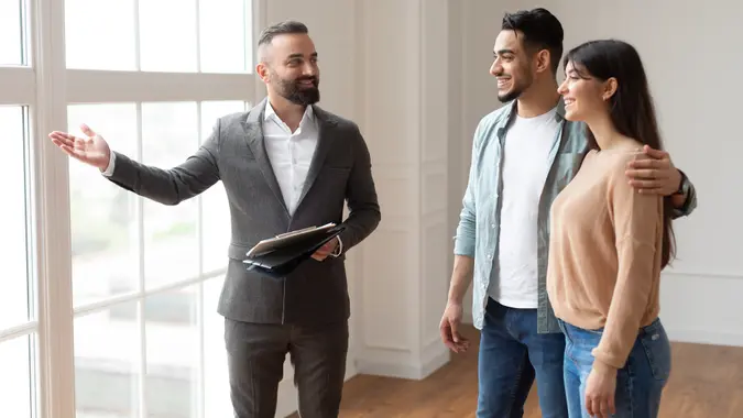 Estate Agent In Suit Showing Buyers New Apartment stock photo