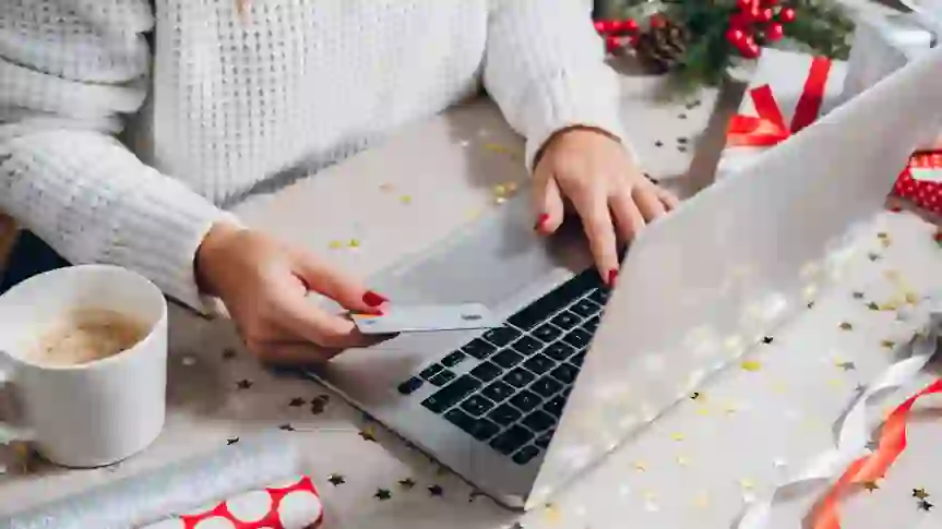 6 Financial Do’s and Don’ts for the Holidays, According to Rachel Cruze