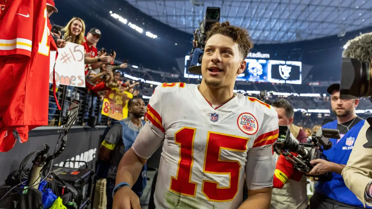 15 Days After Owning Stephen Curry, NFL Star Patrick Mahomes, and