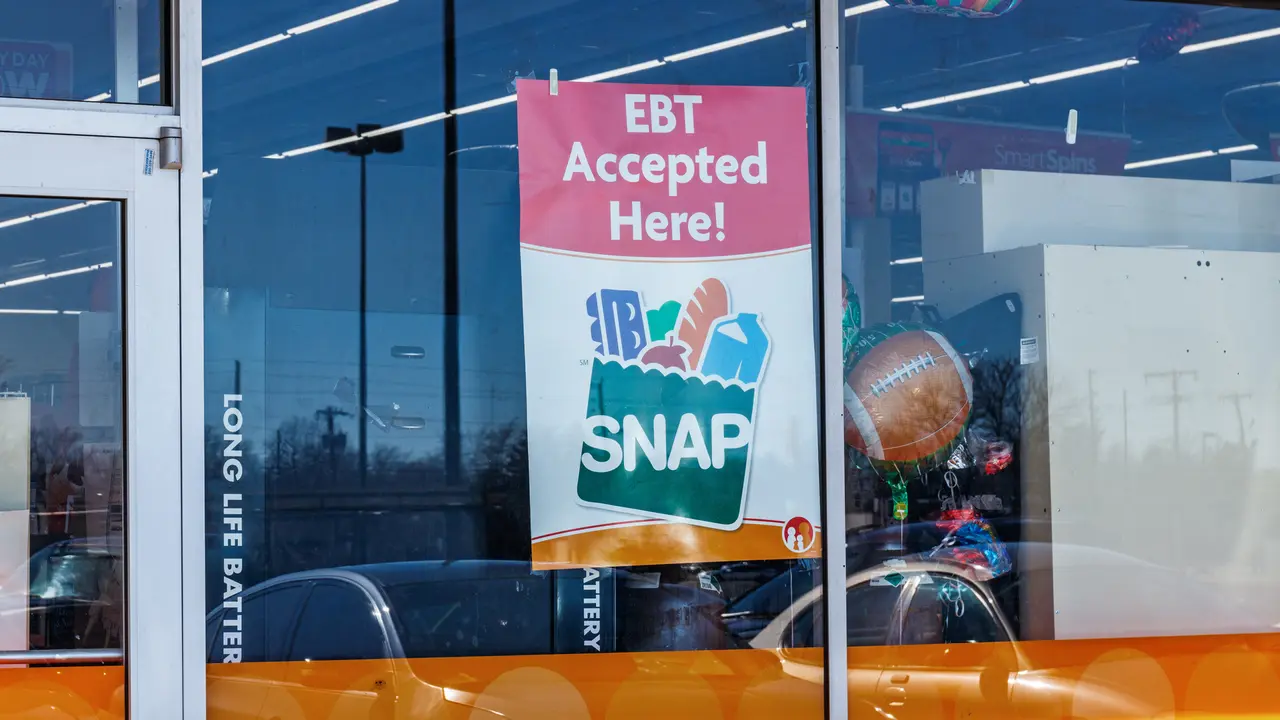 Indianapolis - Circa March 2019: SNAP and EBT Accepted here sign IV.