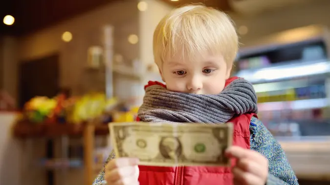 These Are the Bad Money Habits You’re Teaching Your Children