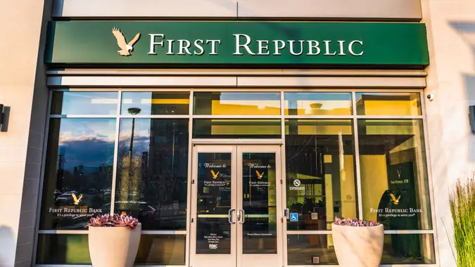 Jan 9, 2020 Mountain View / CA / USA - First Republic Bank branch located in South San Francisco Bay Area; First Republic Bank is an American bank and wealth management company.