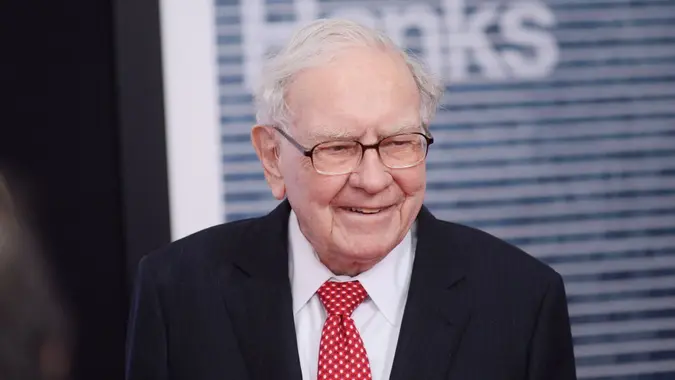 Mandatory Credit: Photo by Erik Pendzich/Shutterstock (9292917cq)Warren Buffett'The Post' film premiere, Arrivals, Washington DC, USA - 14 Dec 2017.