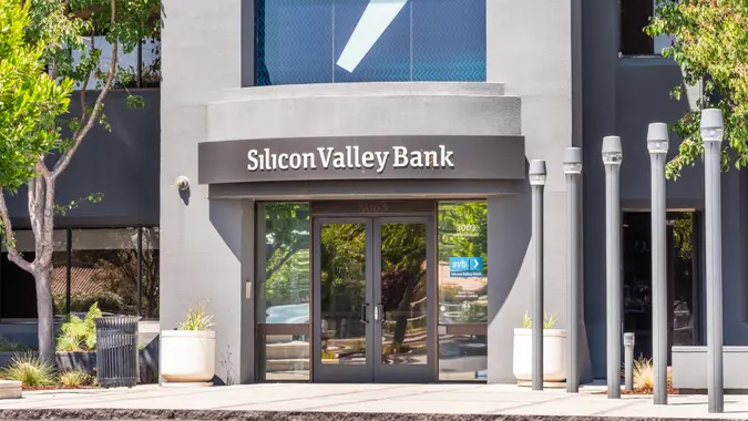 Aug 7, 2019 Santa Clara / CA / USA - Silicon Valley Bank headquarters and branch; Silicon Valley Bank, a subsidiary of SVB Financial Group, is a U.