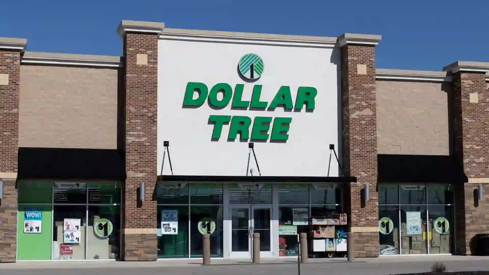 Dollar-Tree-store-iStock-1305390347