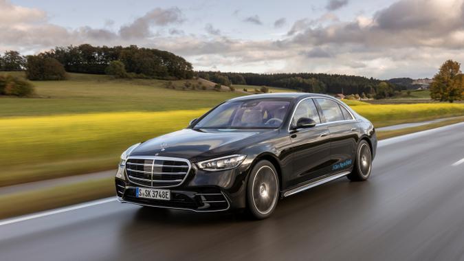 8 Best Luxury Cars for Wealthy Retirees