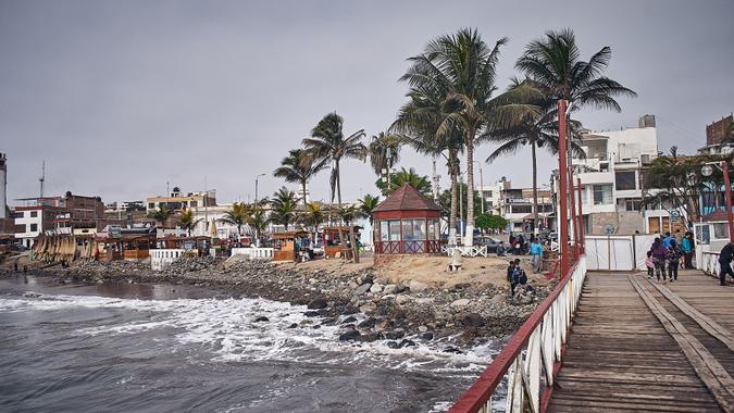 Huanchaco-iStock-1390583614