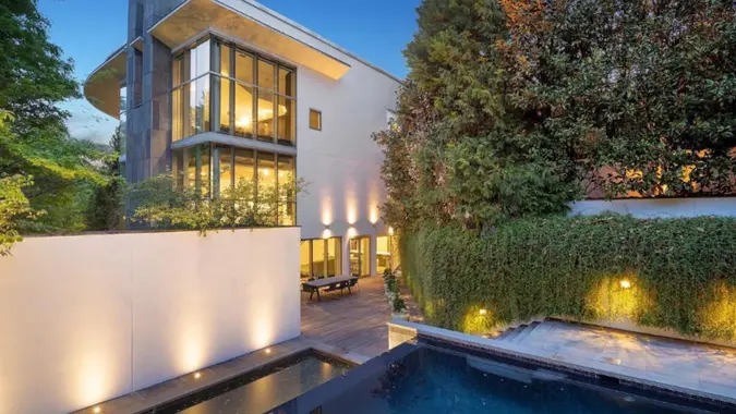 I’m a Real Estate Agent: 5 Things the Ultra-Rich Do in Their Homes That You Can Copy for Less I’m a Real Estate Agent: 5 Things the Ultra-Rich Do in Their Homes That You Can Copy for Less