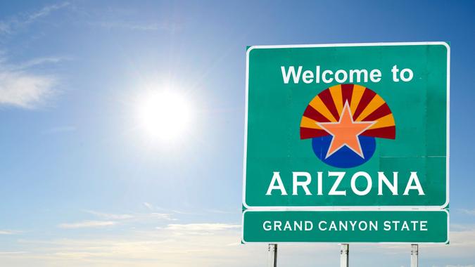 Arizona-welcome-sign-iStock-887749828 (3)