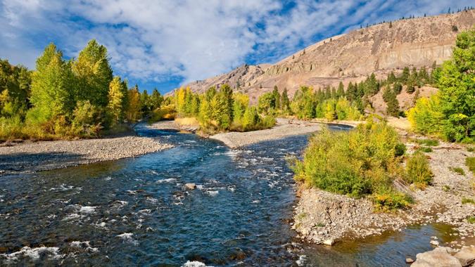 The Naches River flows from the Cascade Range near Chinook Pass and enters the Yakima River in the town of Yakima, Washington State, USA.