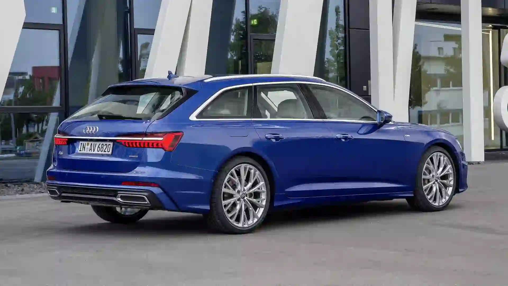 5 Used Luxury Cars That Are a Good Investment for the Middle Class