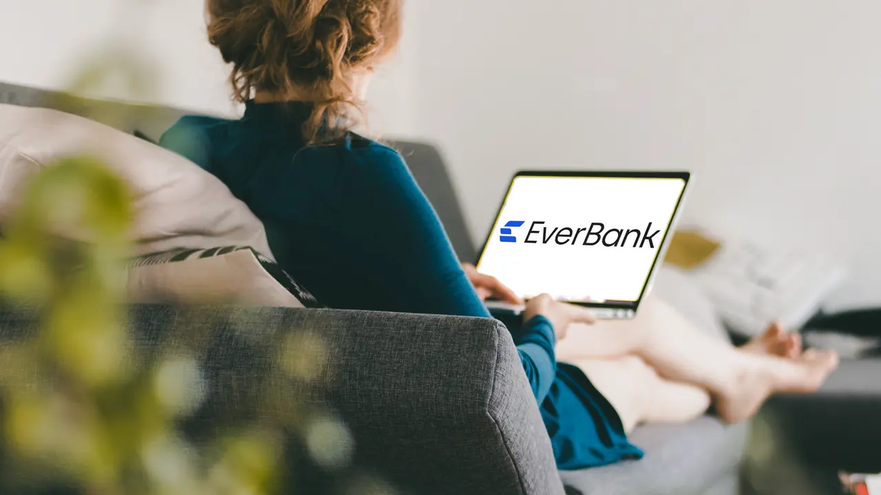 Person visiting EverBank site on laptop.