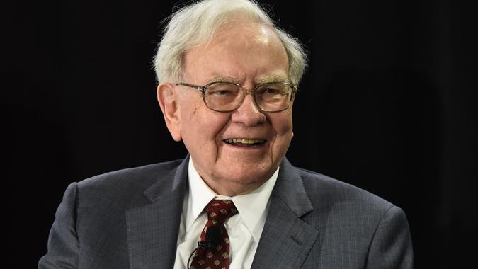 Warren Buffett’s Financial Plan To Eliminate America’s Debt in 5 Minutes