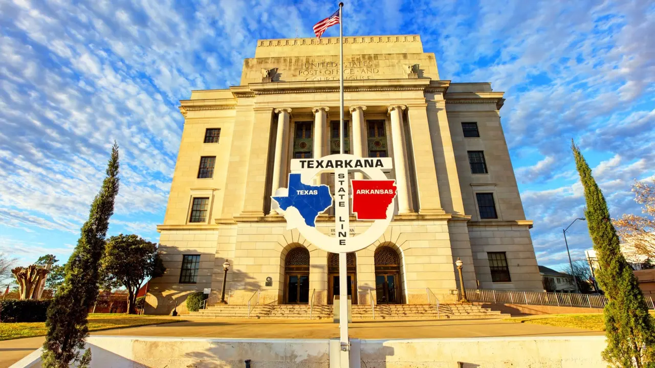 State Line Avenue is the site of Texarkana's Federal Building and Courthouse, which physically occupies two states.