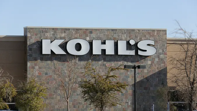 Kohl's Credit Card Reviews: Is It Worth It? (2023)