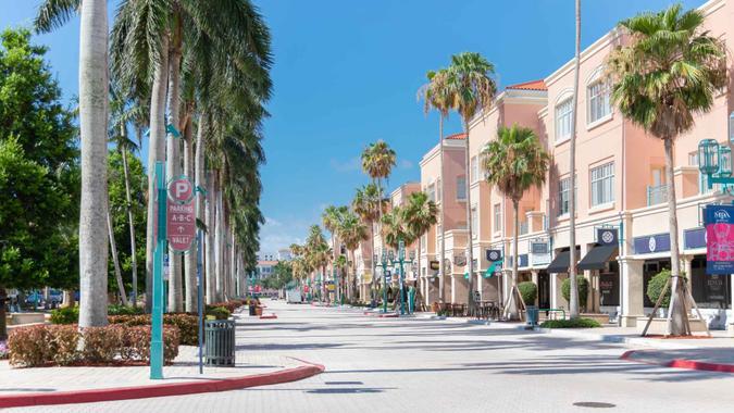 Boca Raton Florida, United States – May 30, 2021: A view of a big shopping and entertainment district in the affluent downtown  Boca Raton Florida.