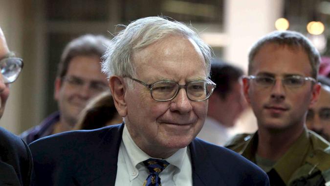 Warren Buffett: 10 Things Poor People Waste Money On