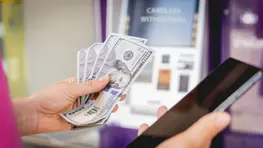 Apple Pay ATM: How To Withdraw Cash Without a Card