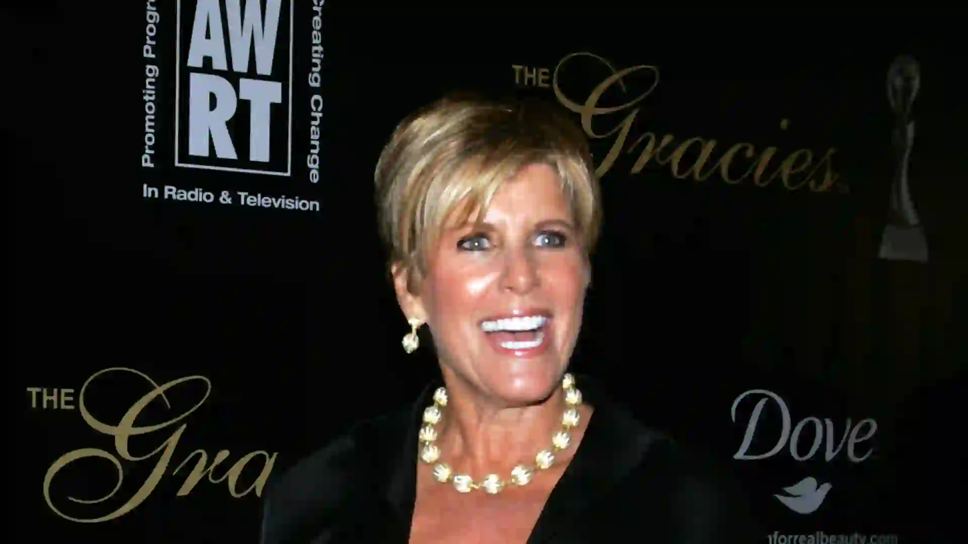 : Mandatory Credit Photo Laura Cavanaugh/UPI/Shutterstock (BLU_A72729301) : Suze Orman arrives for the 34th Annual Gracie Awards at the Marriott Marquis Hotel in New York on June 3, 2009.
