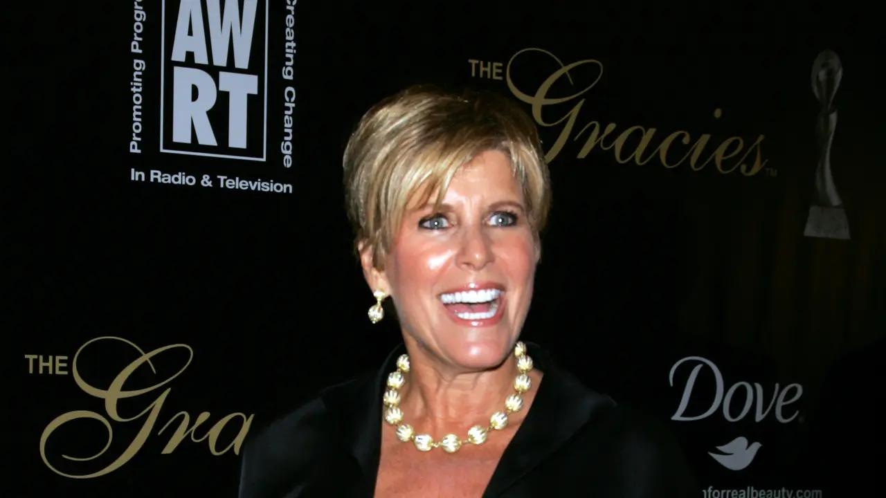 : Mandatory Credit Photo Laura Cavanaugh/UPI/Shutterstock (BLU_A72729301) : Suze Orman arrives for the 34th Annual Gracie Awards at the Marriott Marquis Hotel in New York on June 3, 2009.