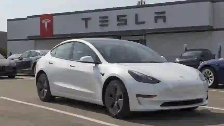 Thinking of Buying a Tesla? Here are 4 Reasons You Might Regret It